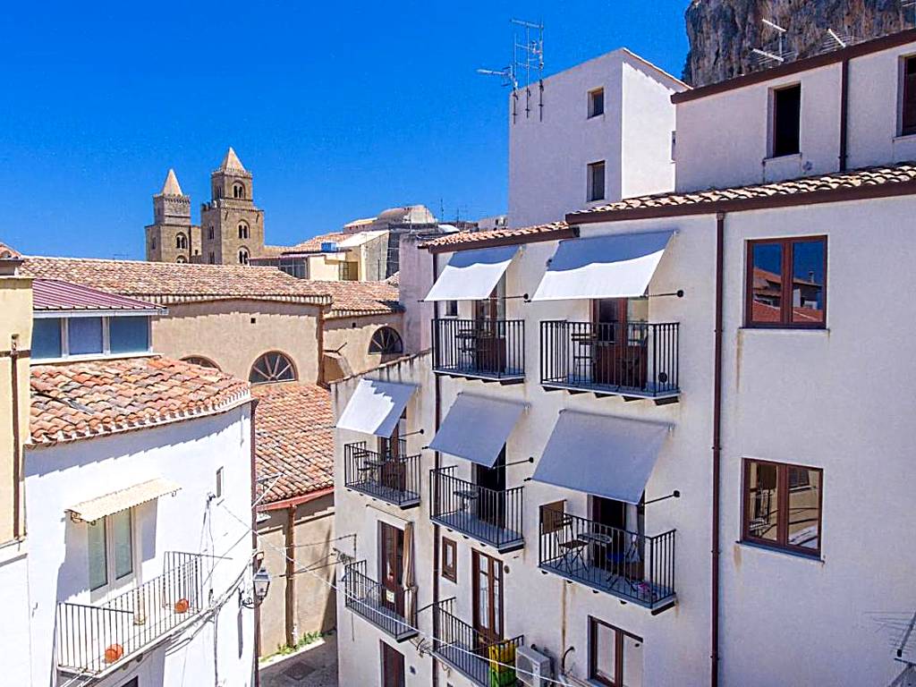 Cefalu in Blu