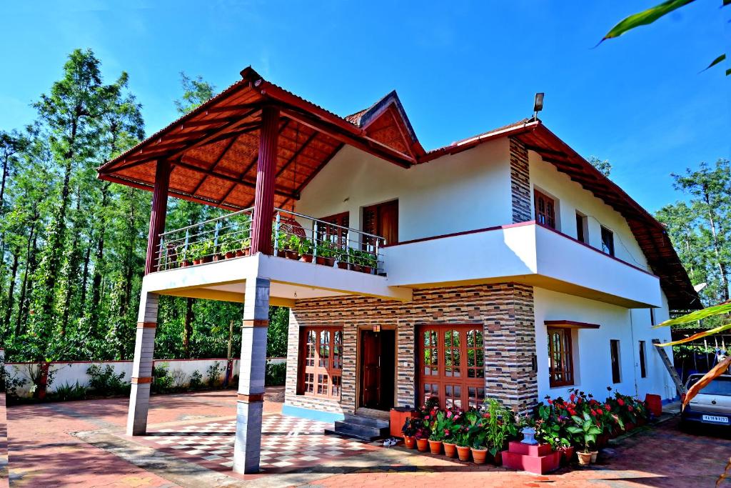 Hulihara Homestay - Coffee Estate Balcony View