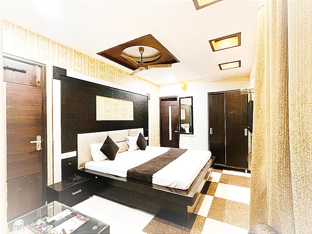 HOTEL CITY NIGHT -- Near Ludhiana Railway Station --Super Suites Rooms -- Special for Families, Couples & Corporate