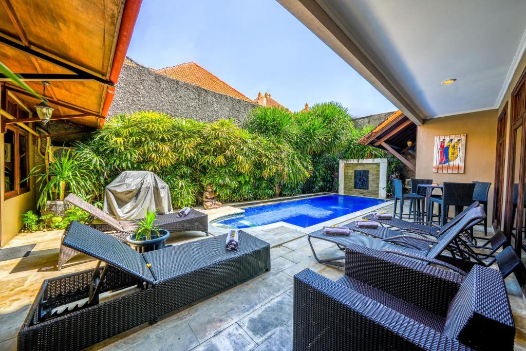 Villa SANKET - KUTA - 6 bedrooms - 6 bathrooms - Great Location