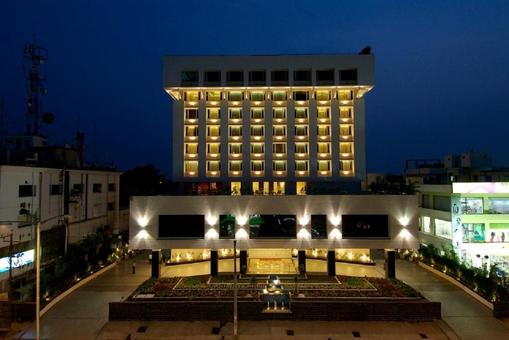 Vivanta Vijayawada, MG Road