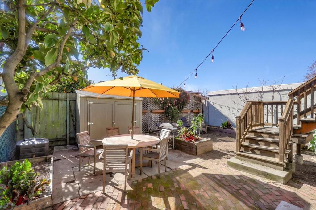 Light filled Condo with enclosed sunny backyard