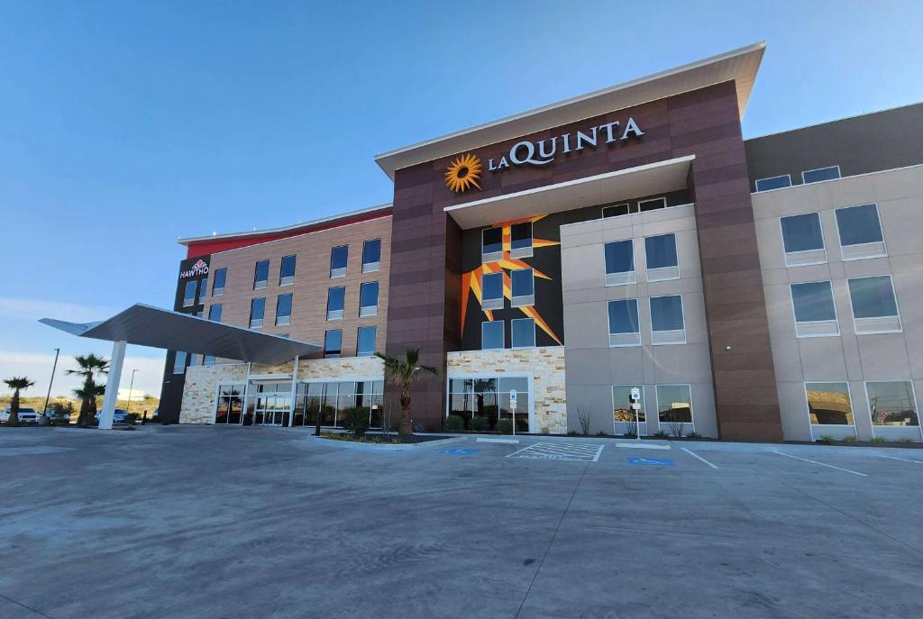 La Quinta Inn & Suites by Wyndham Del Rio