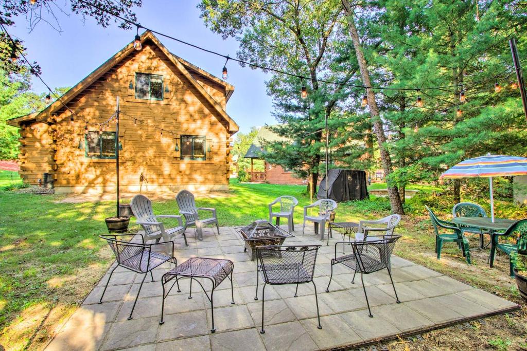 Pet-Friendly Warrens Cabin with Fire Pit!