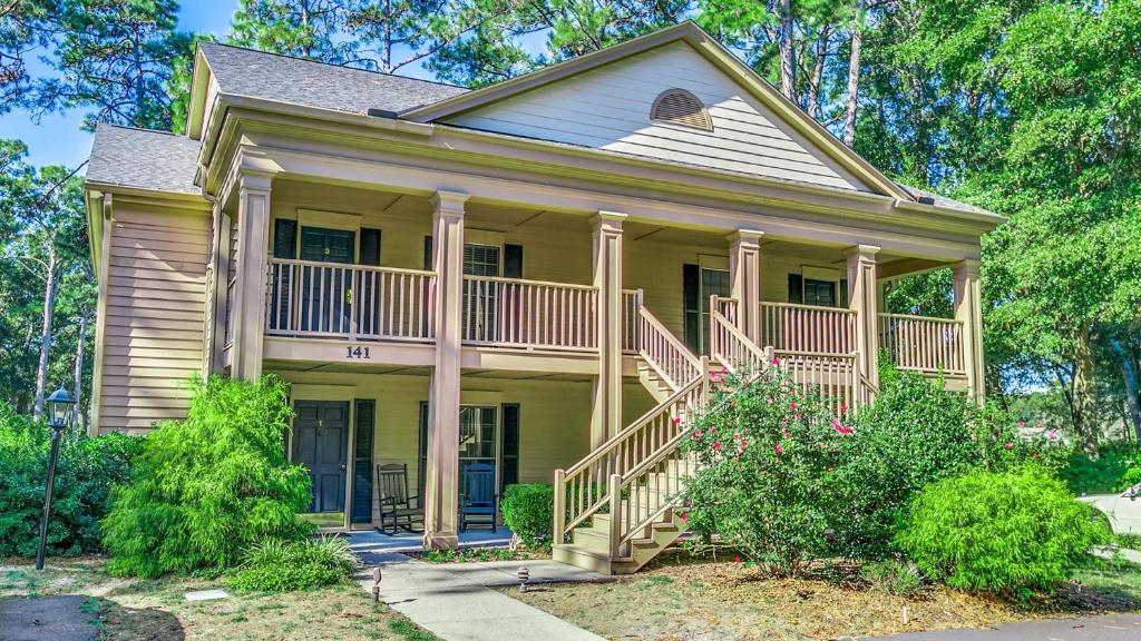 Gorgeous villa with a spectacular view of Pawleys Island Jack Nicklaus designed golf course, condo